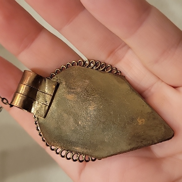 Jade pendant Brass statement piece necklace - Picture 4 of 6